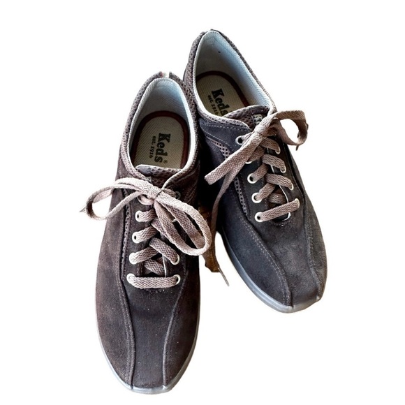 KEDS, WOMENS, BROWN SUEDE, LACE-UP SNEAKERS. IN VERY GOOD CONDITION. SIZE 9 - Picture 1 of 9